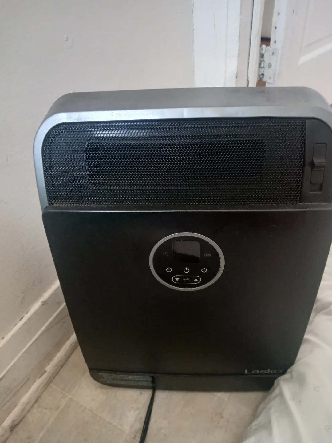 Lasko CC18306 Movable Air Heater thumbnail