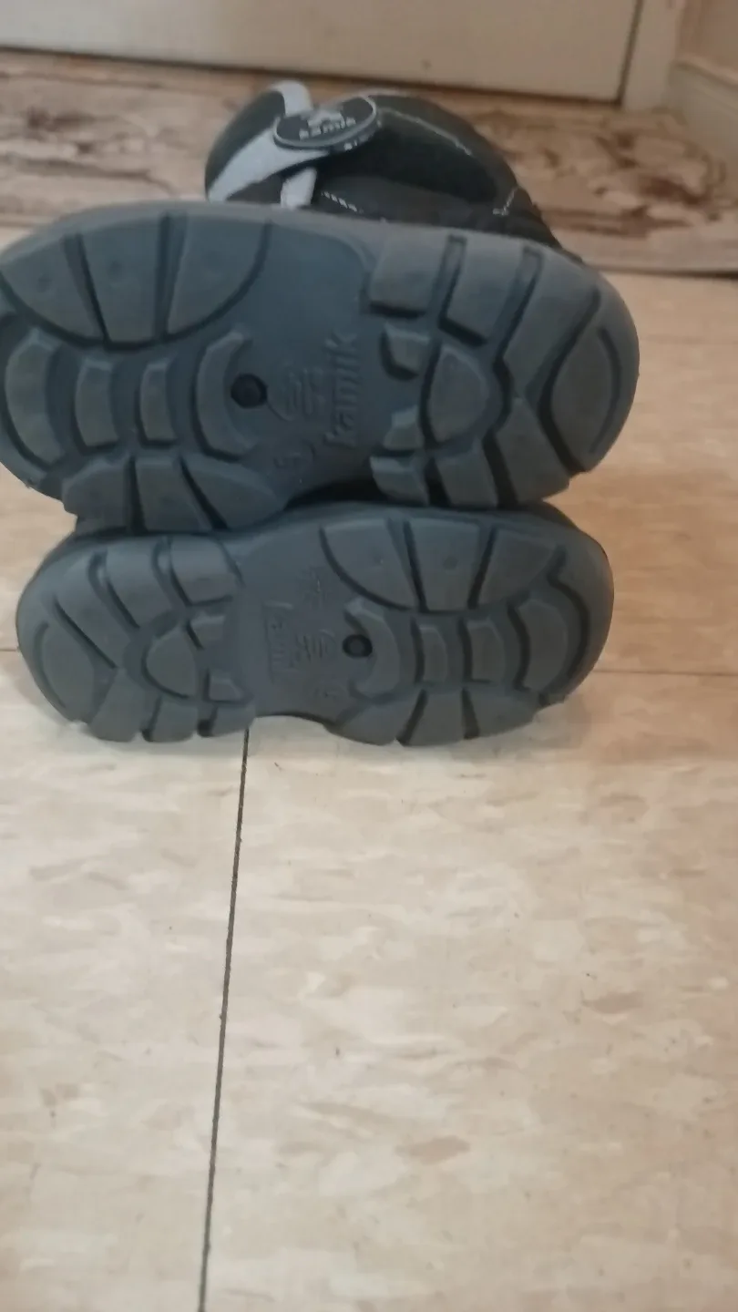 Kamik Black Winter Boots Size 5 image indicator(2)