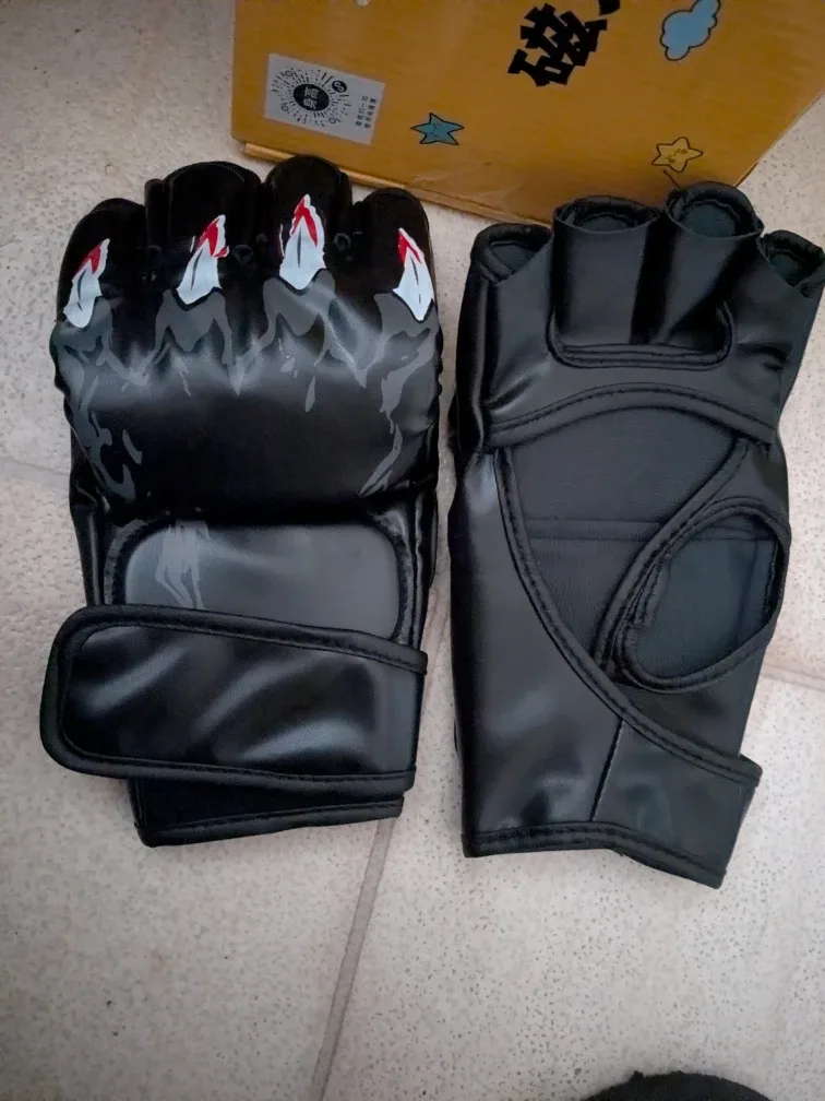 MMA Gloves - Black Brand New