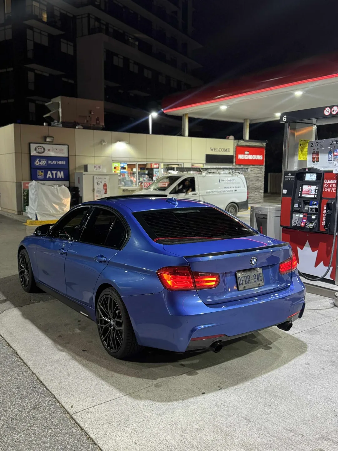 BMW 335i xDrive M package  Series Sedan - Blue image indicator(2)