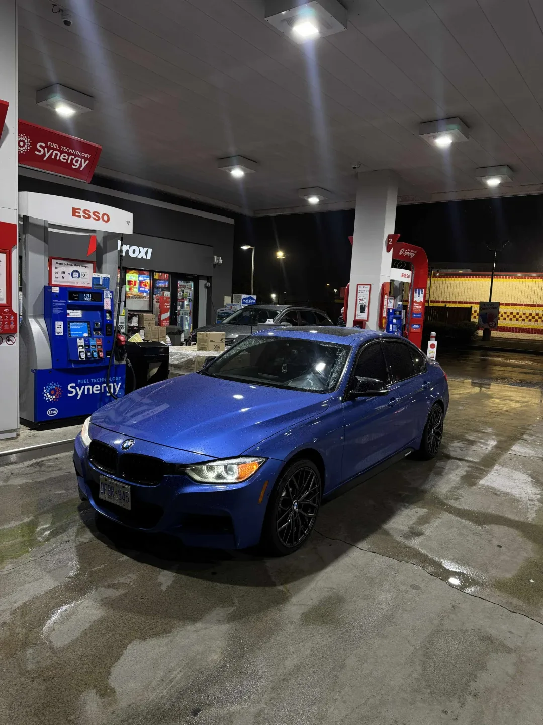 BMW 335i xDrive M package  Series Sedan - Blue image indicator(3)