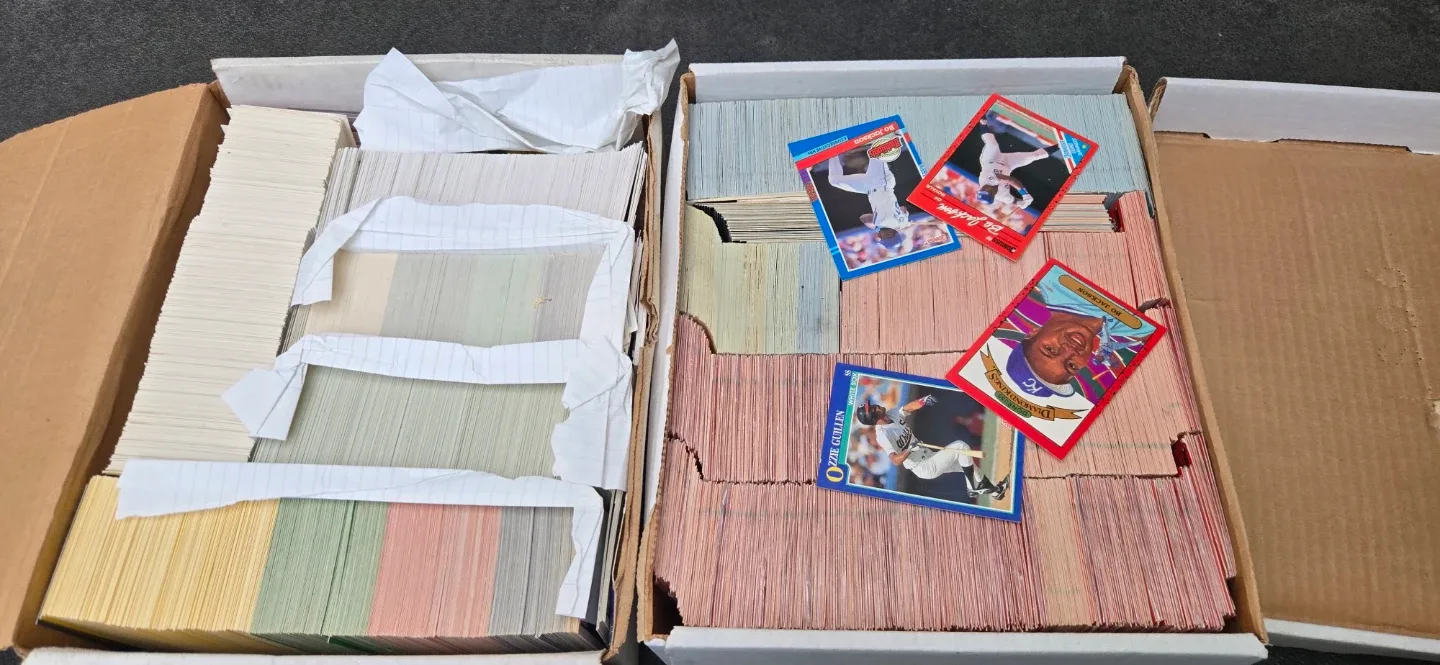 Vintage Baseball Cards Collection image indicator(2)