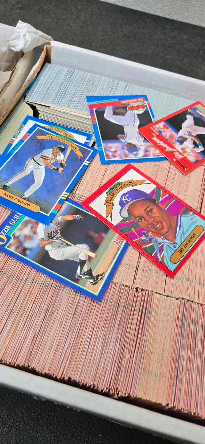 Vintage Baseball Cards Collection image indicator(3)