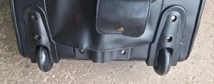 Black Rolling Carry-On Bag suitcase image indicator(4)