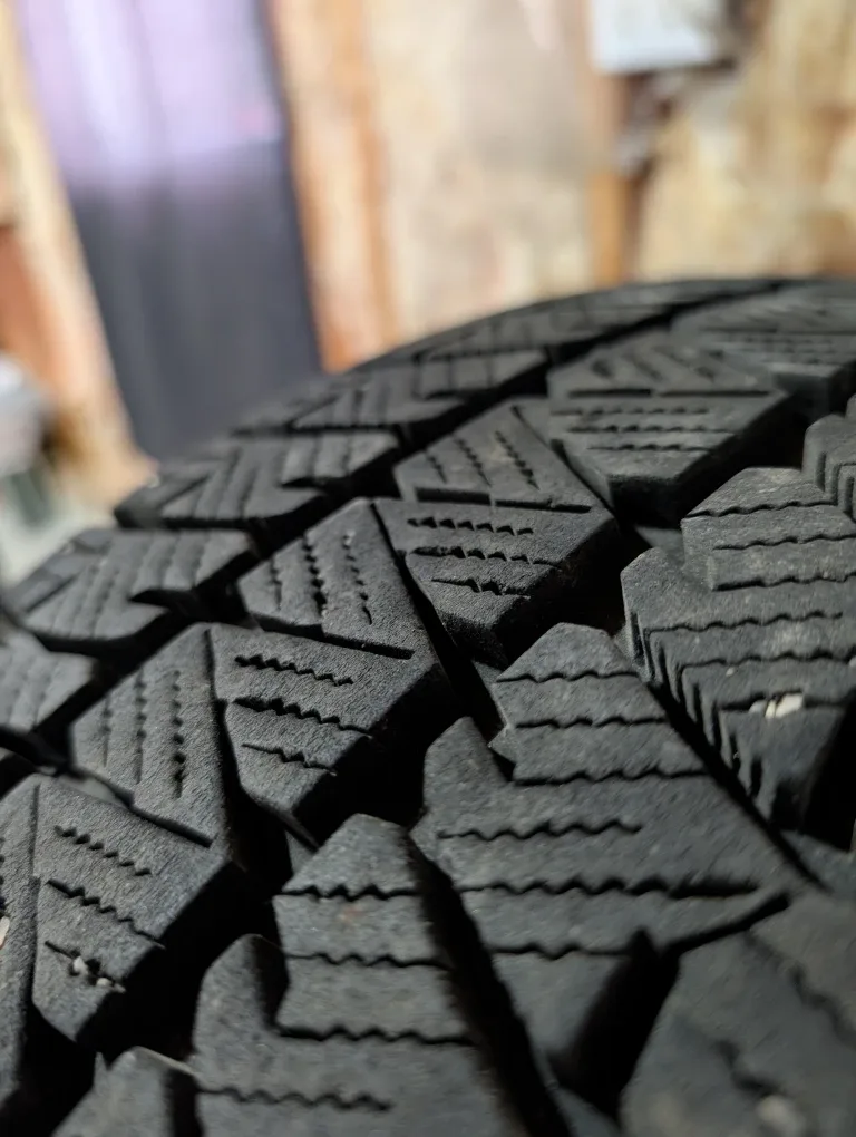 (4)-215/50R17 Winter Tires On Rims Off 2020 Chevrolet Cruze TPMS image indicator(3)