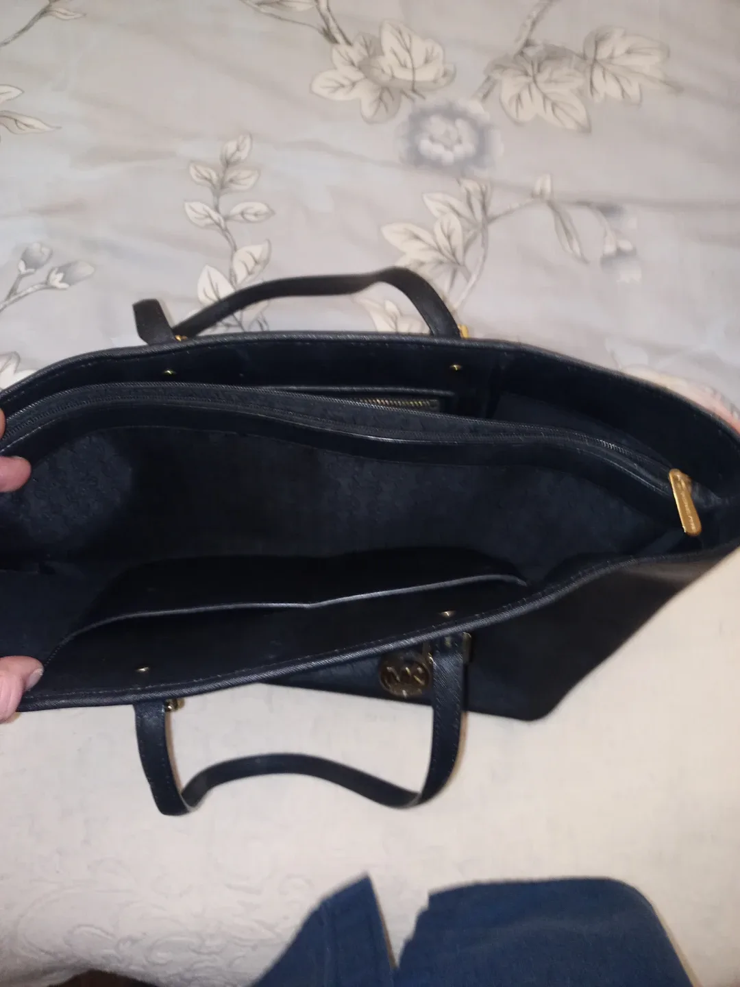 Michael Kors Black Purse image indicator(3)