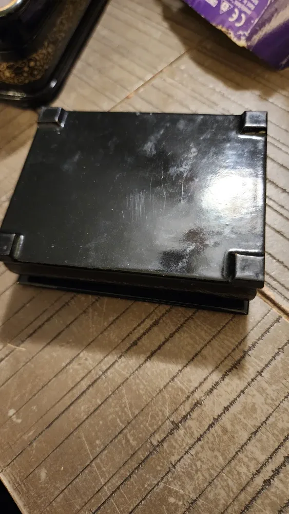 Vintage Lacquered Trinket Box image indicator(3)