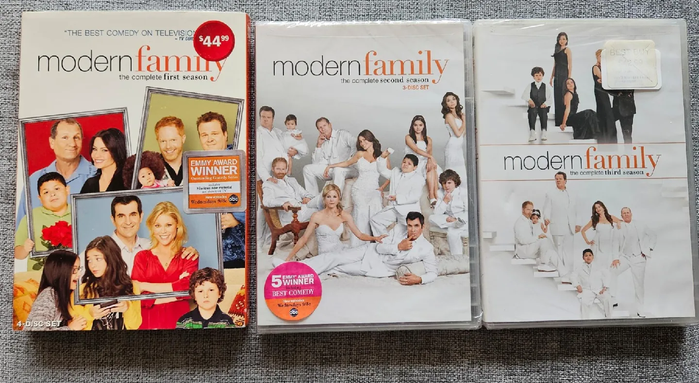 Modern Family Seasons 1-3 DVD Set image indicator(2)