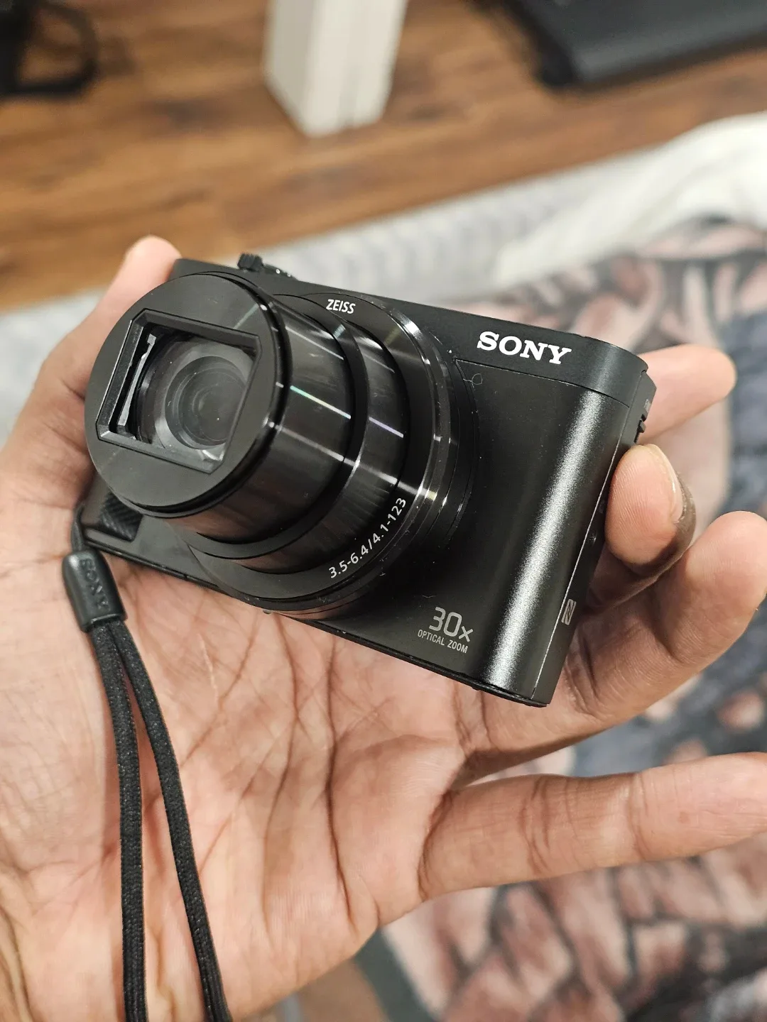 Sony Cyber-shot DSC-HX80 18.2 MP Digital Camera image indicator(2)