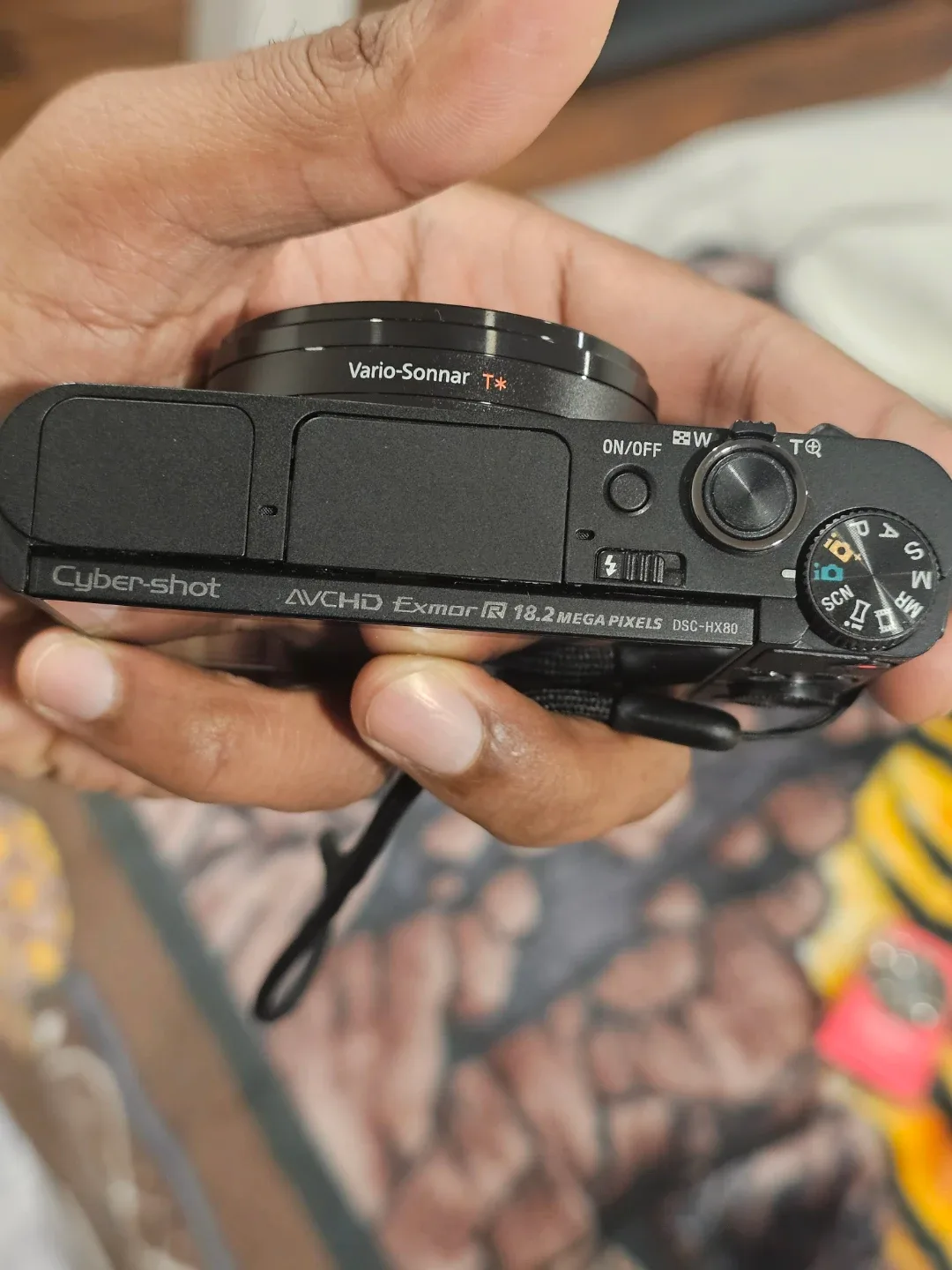 Sony Cyber-shot DSC-HX80 18.2 MP Digital Camera image indicator(4)