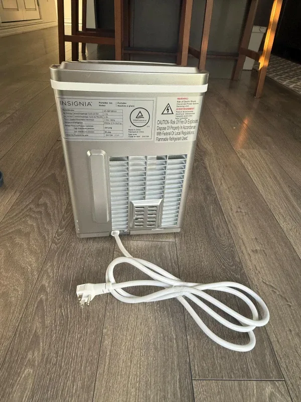 Insignia Portable Ice Maker - Like New! image indicator(2)