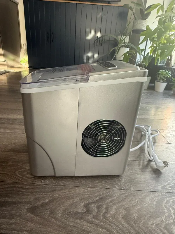 Insignia Portable Ice Maker - Like New! image indicator(3)