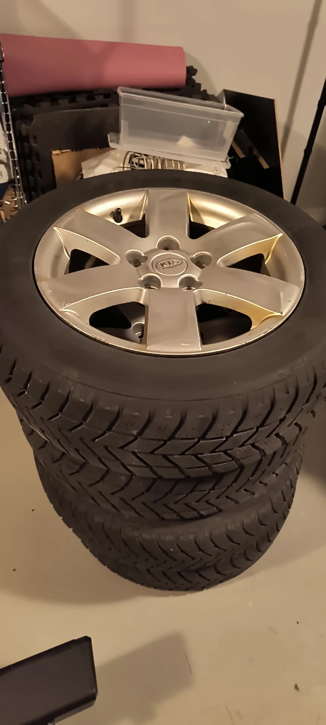 Kia Alloy Wheels with Hankook Winter Tires 205/60R16
