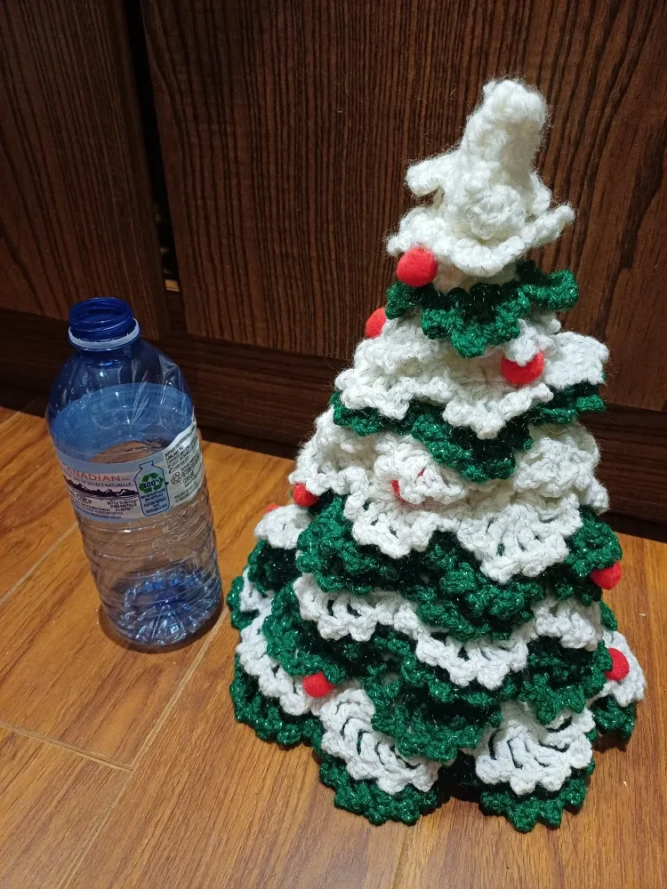 Free Handmade Crocheted Christmas Tree Decoration