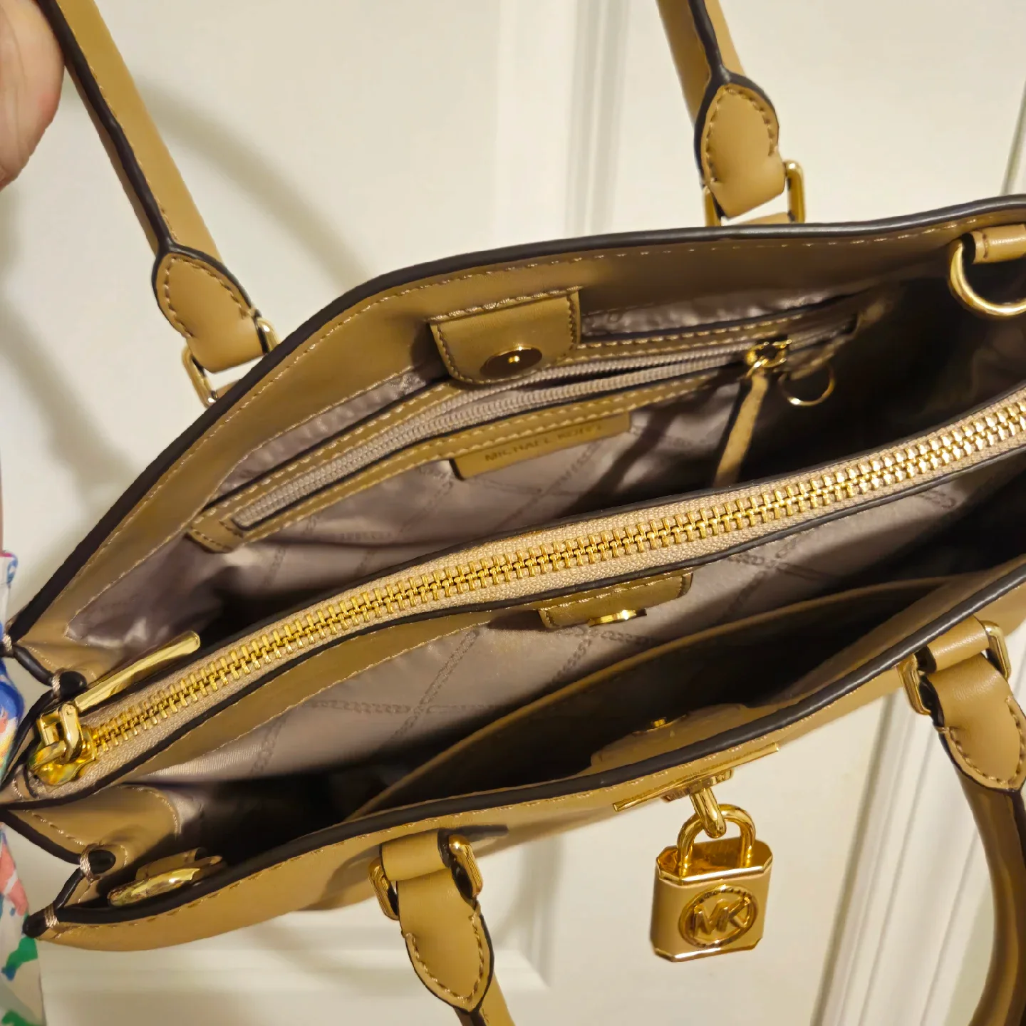 Michael Kors Satchel image indicator(3)