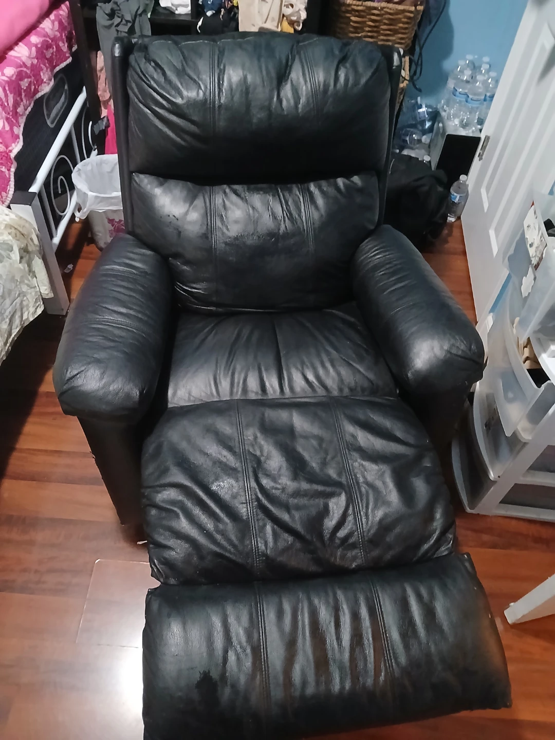 Black Leather Recliner Chair - photo 4