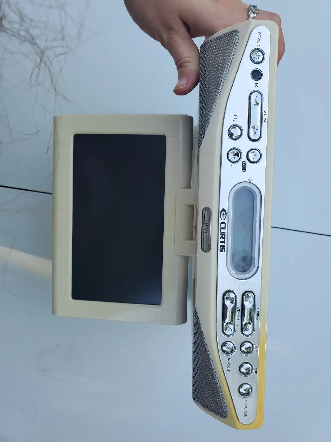 Under cabinet radio/tv image indicator(2)