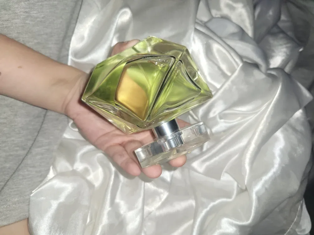 Diamond Perfume Bottle image indicator(3)