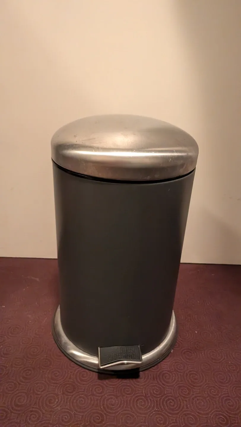 Black Step-On Trash Can 17" thumbnail