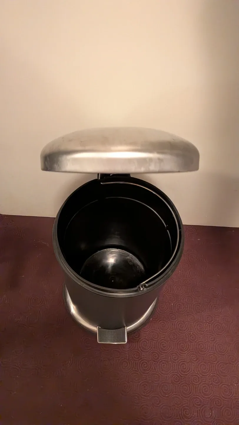 Black Step-On Trash Can 17" image indicator(2)