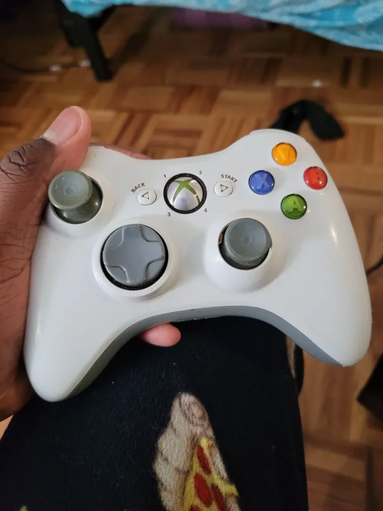 Xbox 360 Games and Controllers image indicator(3)