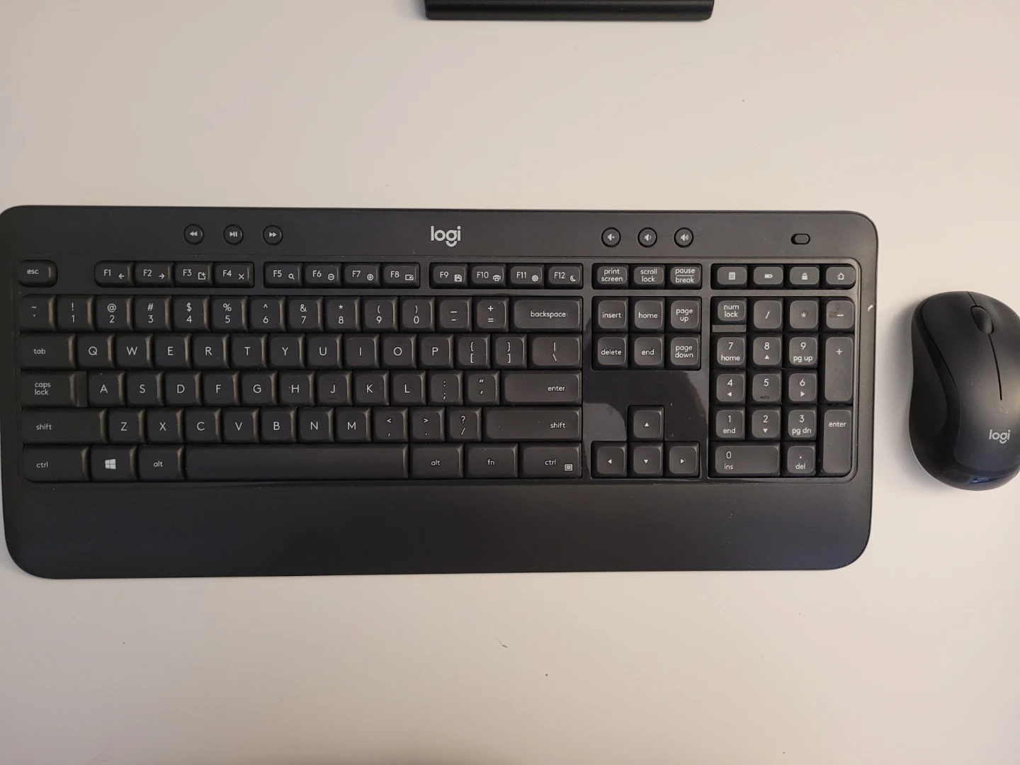 Wireless Logitech keyboard - photo 2