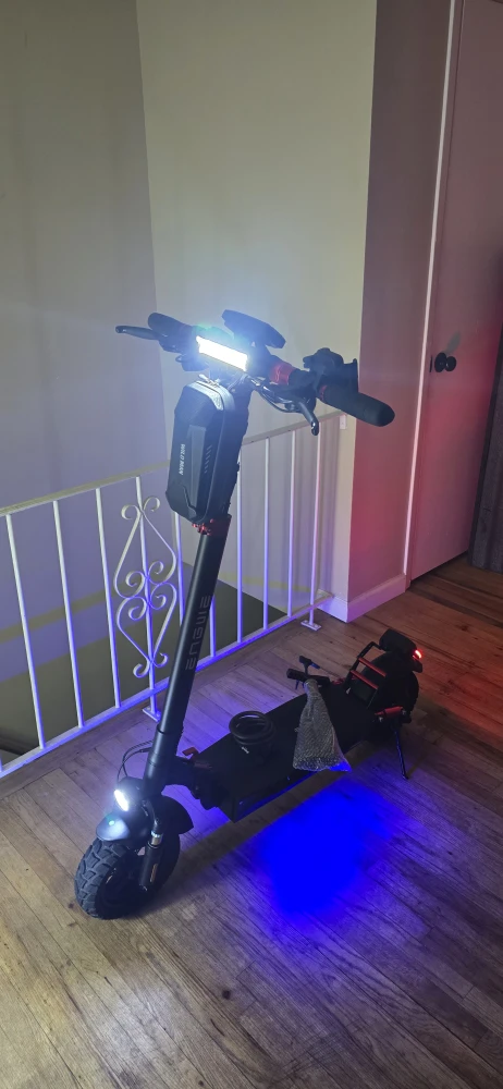 Engwe Y600 Electric Scooter - Like New! - photo 5