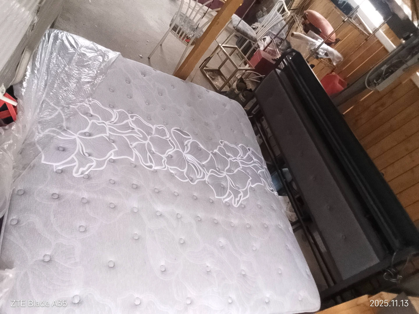 Sealy king size Mattress & frame- Like New! - photo 2