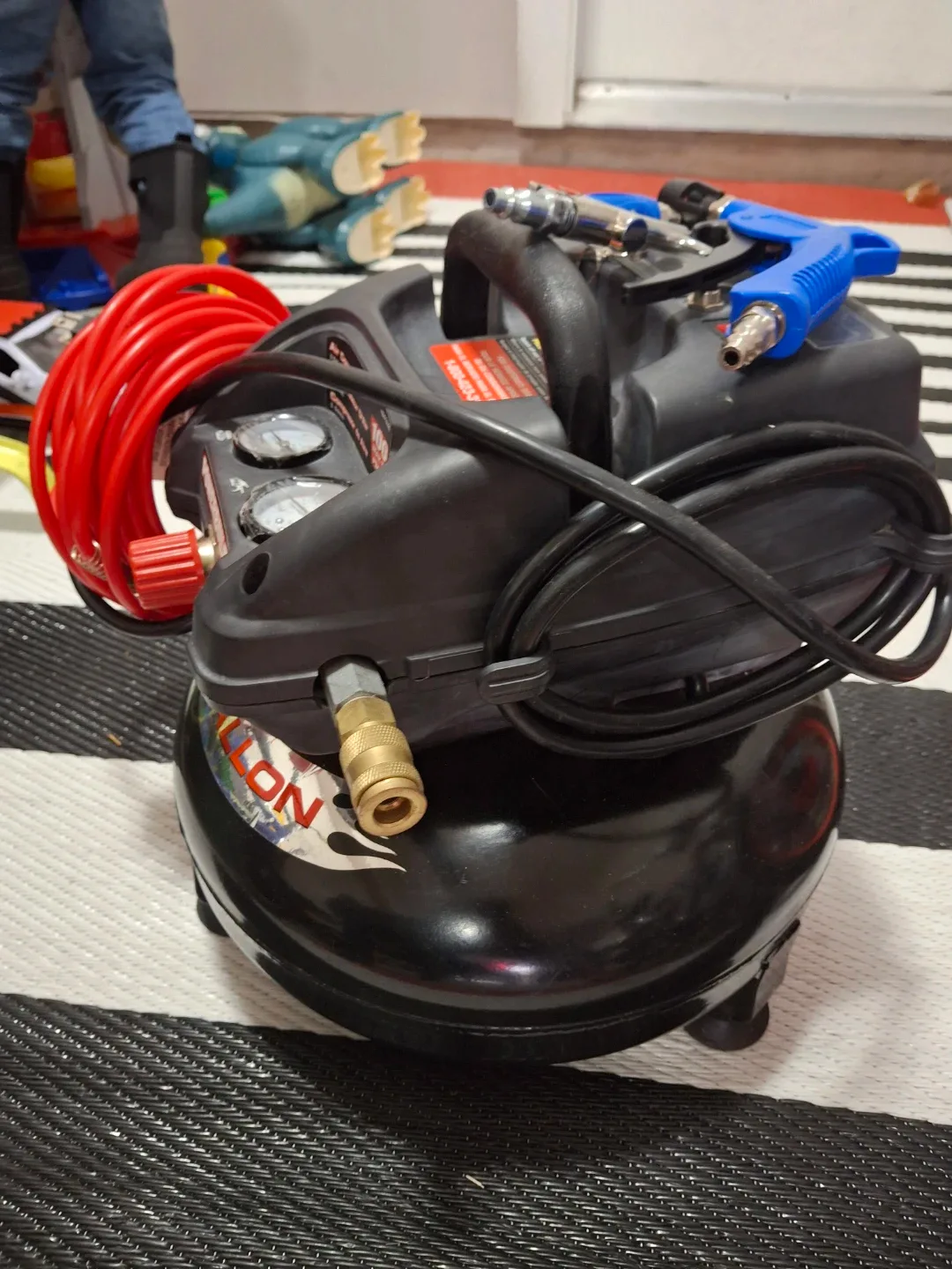 Powerbuilt 3 Gallon Air Compressor image indicator(3)