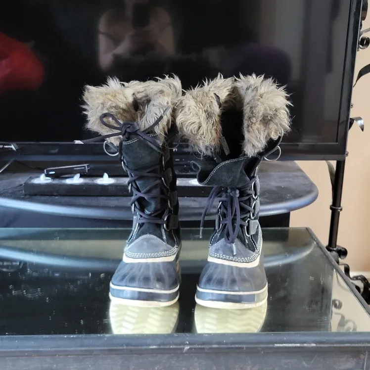 Sorel Women's Winter Water Proof Boots - Size 9.5 Retails $296