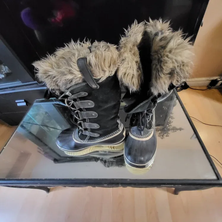 Sorel Women's Winter Water Proof Boots - Size 9.5 Retails $296 image indicator(2)