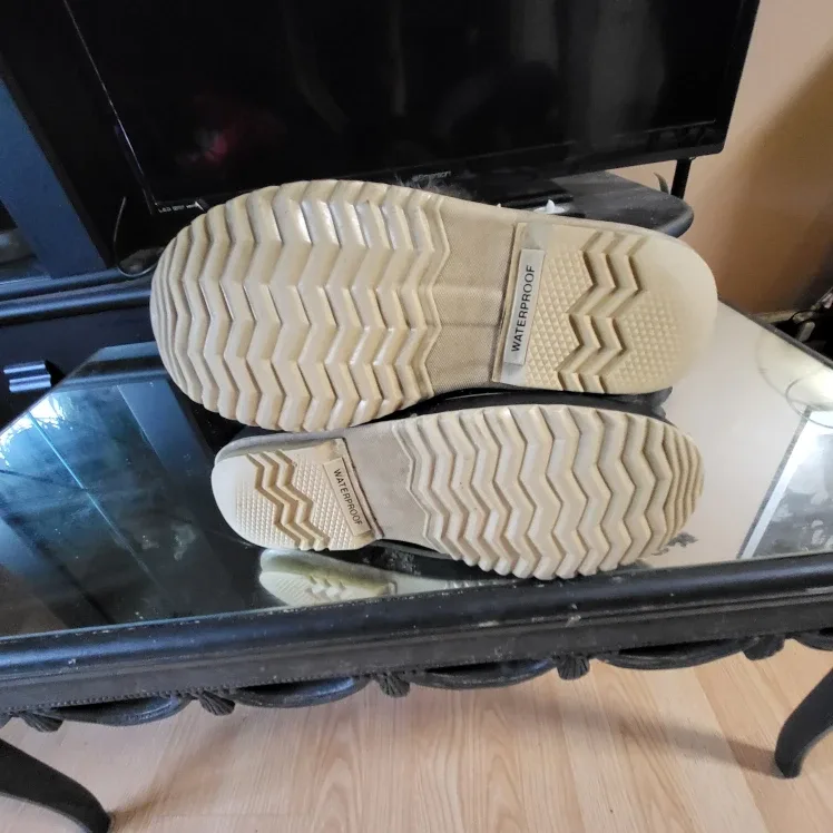 Sorel Women's Winter Water Proof Boots - Size 9.5 Retails $296 image indicator(4)