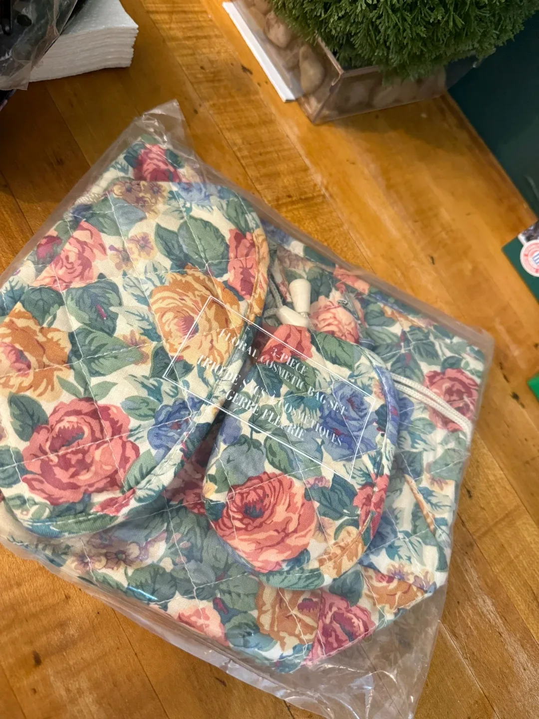 Floral Print Cosmetic Bags & Notebook image indicator(7)