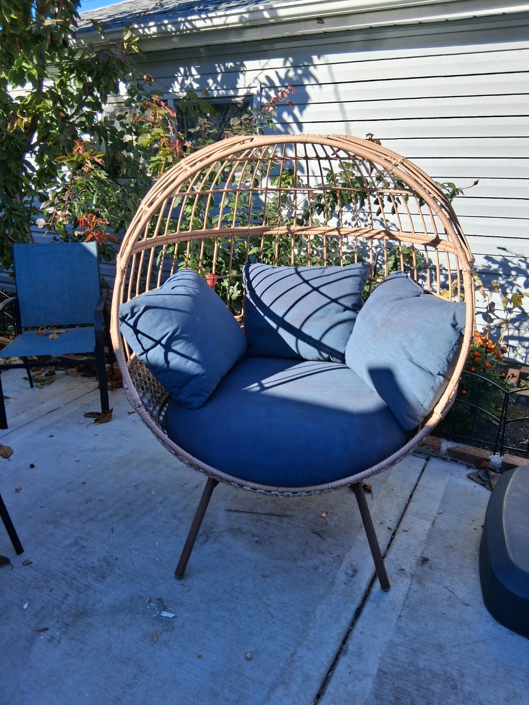 Rattan Egg Chair with Blue Cushions - photo 3