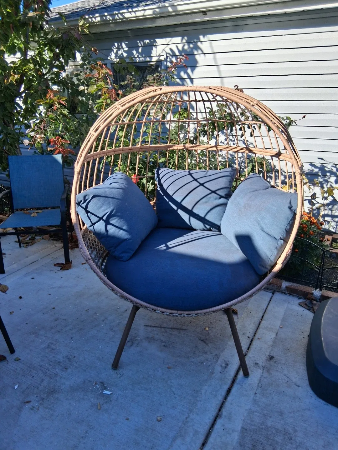 Rattan Egg Chair with Blue Cushions image indicator(3)