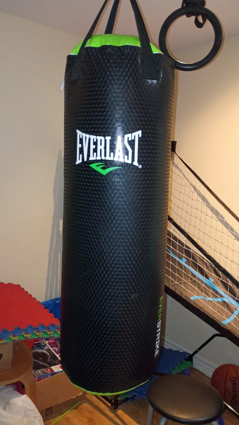 Everlast Everstrike Heavy Punching Bag - Black