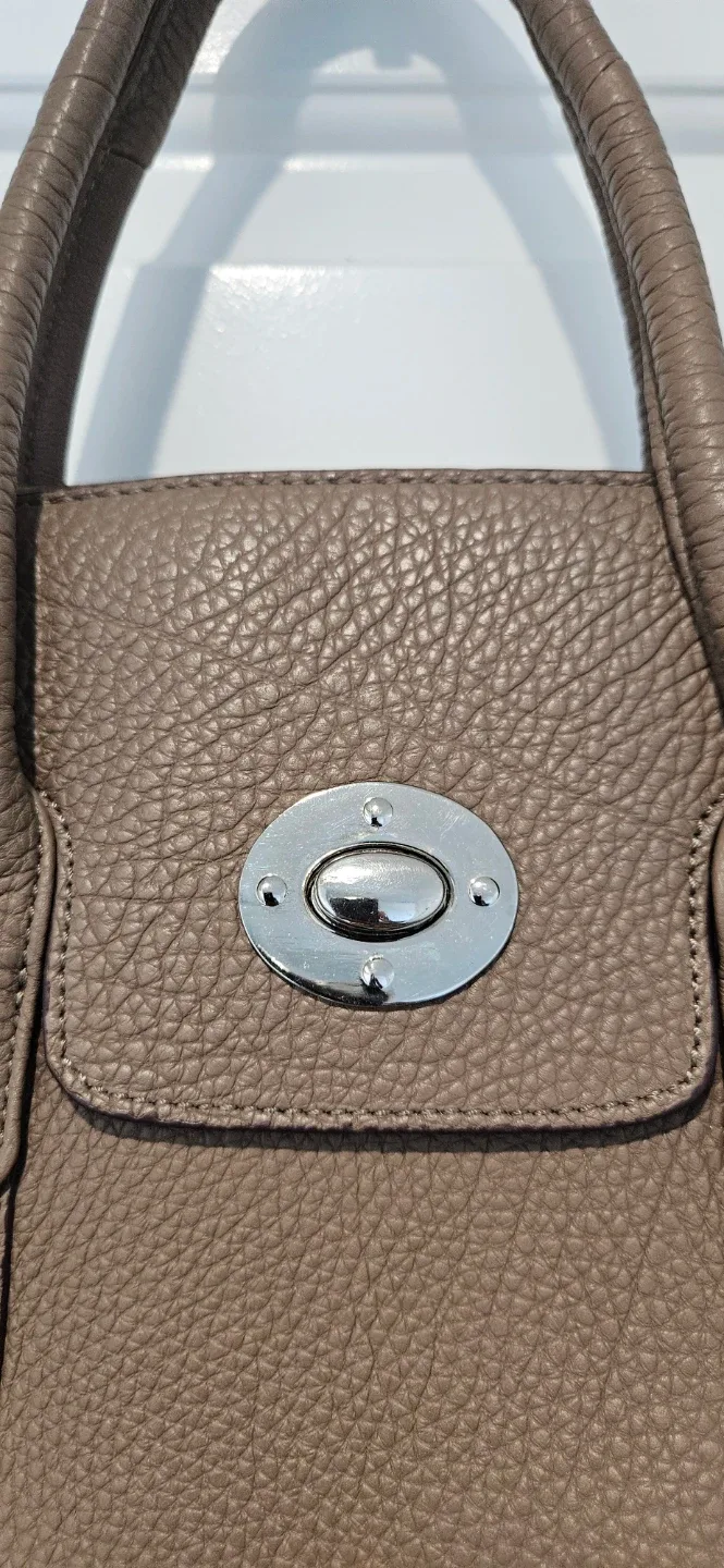 Brown Taupe handbag with shoulder strap image indicator(7)