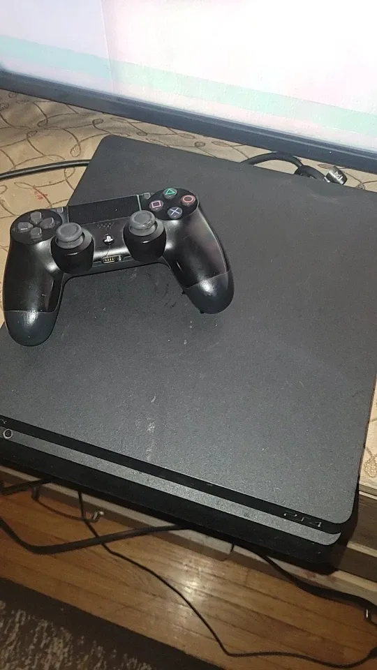 PlayStation 4 Console with Controller image indicator(3)