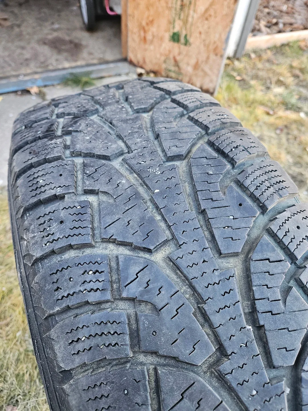 HANKOOK WINTER TIRES P265/70R18 set of 4 image indicator(5)