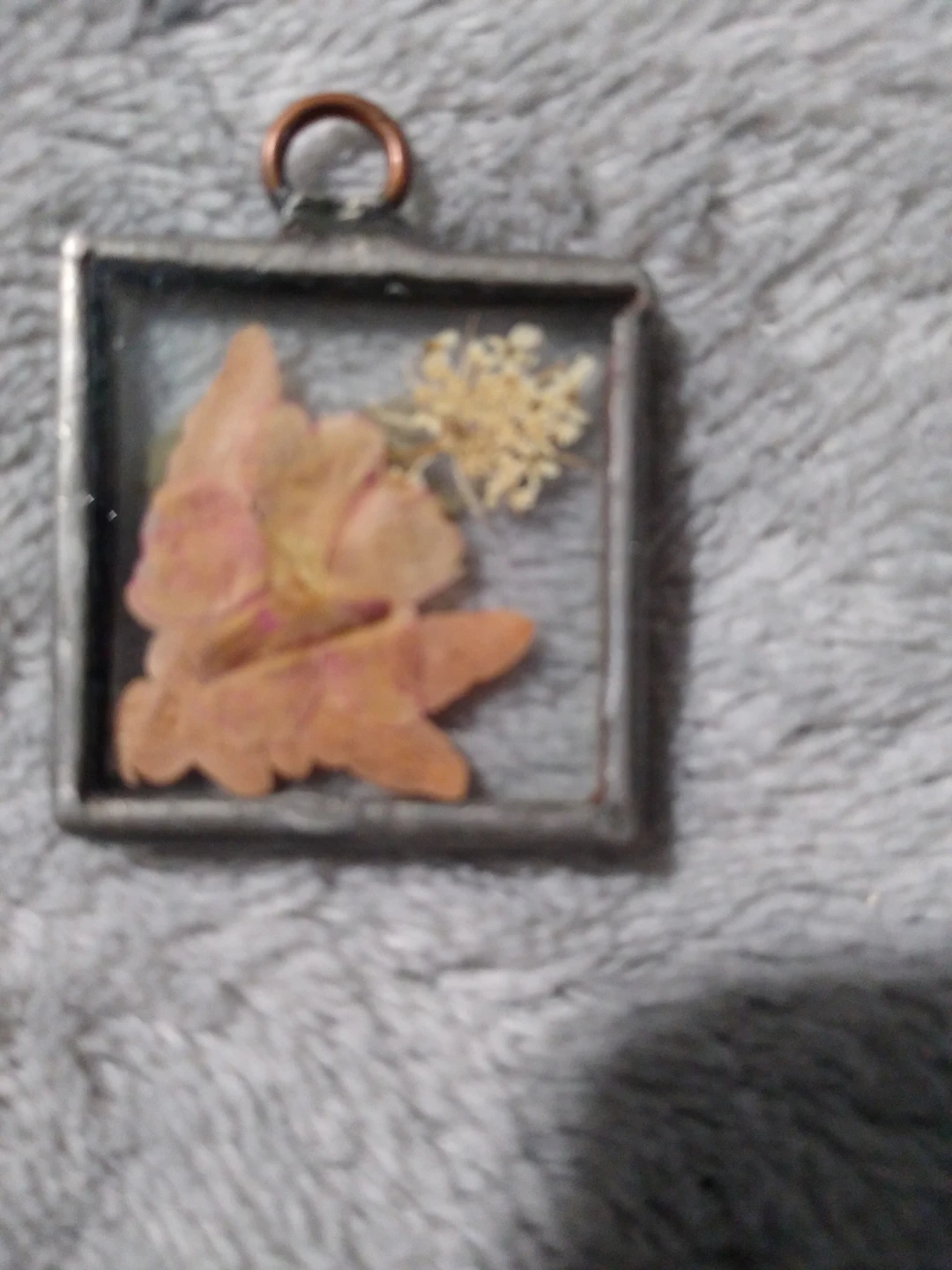 Beautiful encased dried flower pendant - photo 3