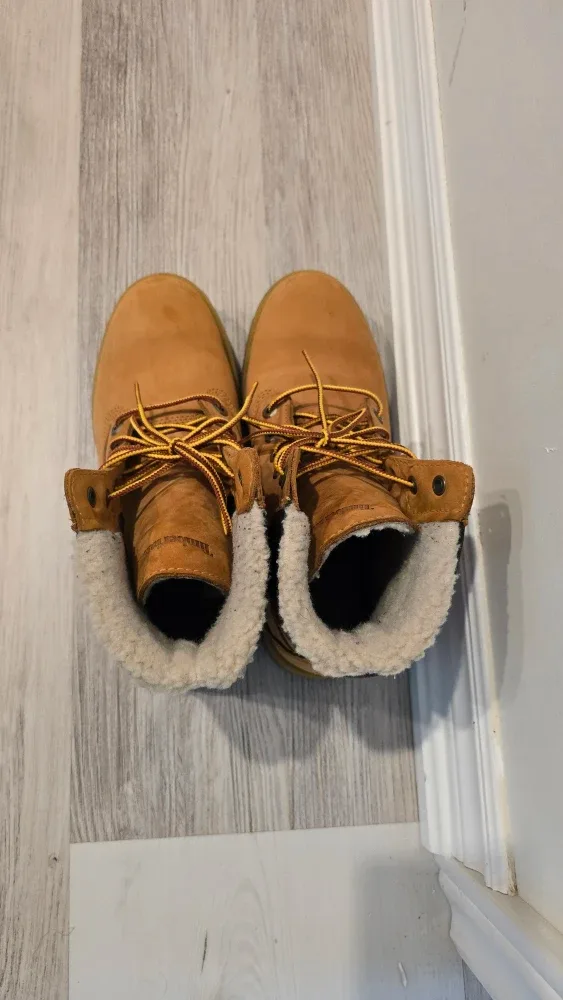 Timberland Women's Waterproof Shearling Boots - Size 9