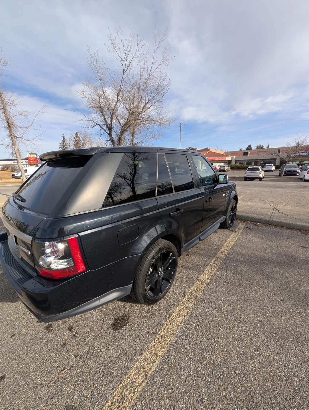 Black Range Rover Sport SUV image indicator(7)