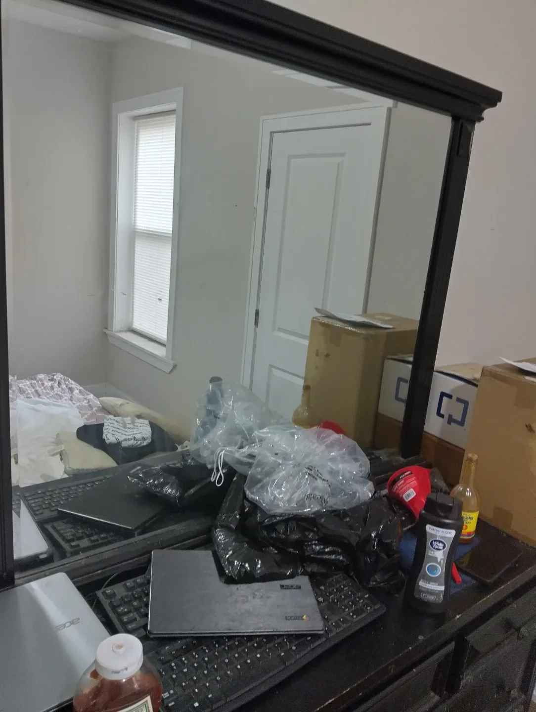 Bedroom Furniture Set - Dresser, Mirror, Nightstand image indicator(4)