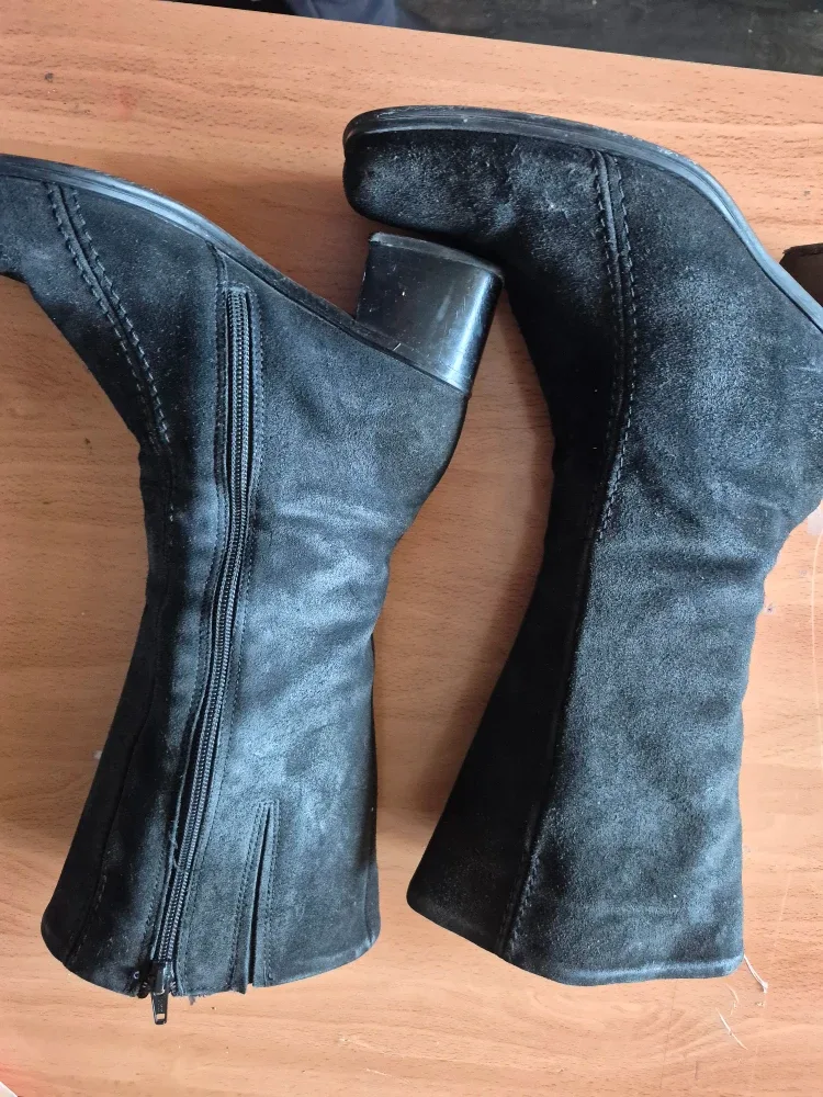 La Canadienne Black Suede Boots - Size 7