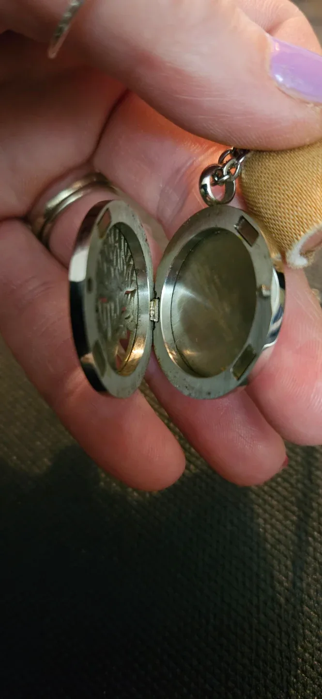 Young Living Necklace with Pendant /Disc for oils image indicator(4)