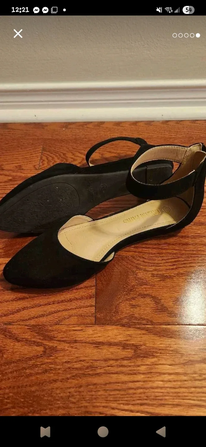 Dream Pairs Black Ankle Strap Flats - Size 5-5.5 image indicator(5)
