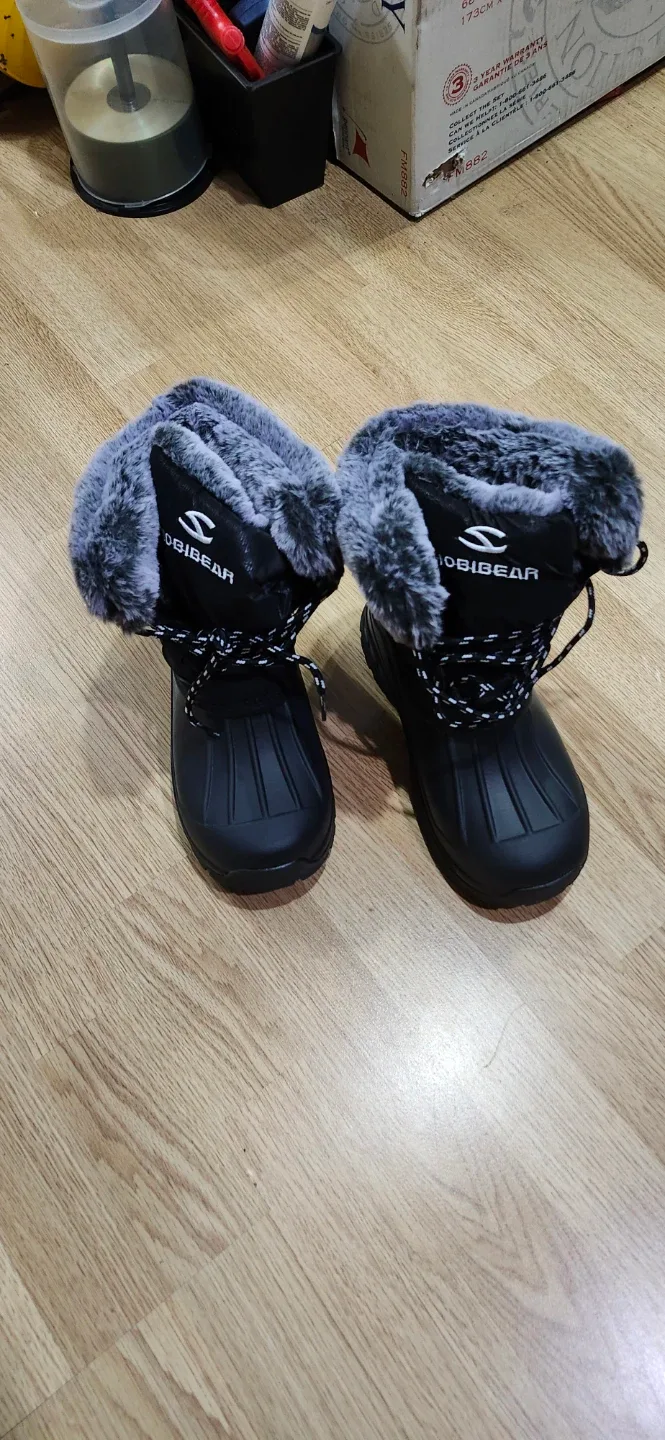 BRAND NEW NEVER USED. Bear Black Winter Boots image indicator(3)