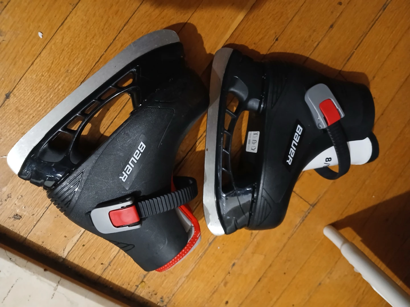 Bauer Ice Skates - Size 8 kidsss