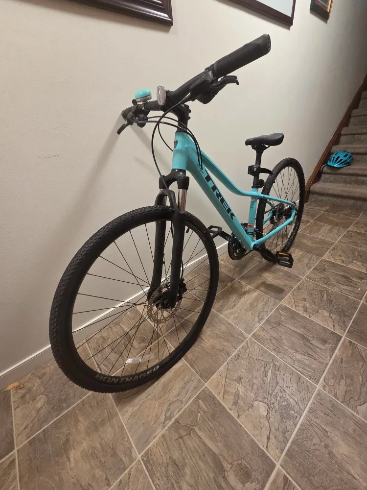 Trek Dual Sport 2 - Women's Hybrid Bike with matching helmet