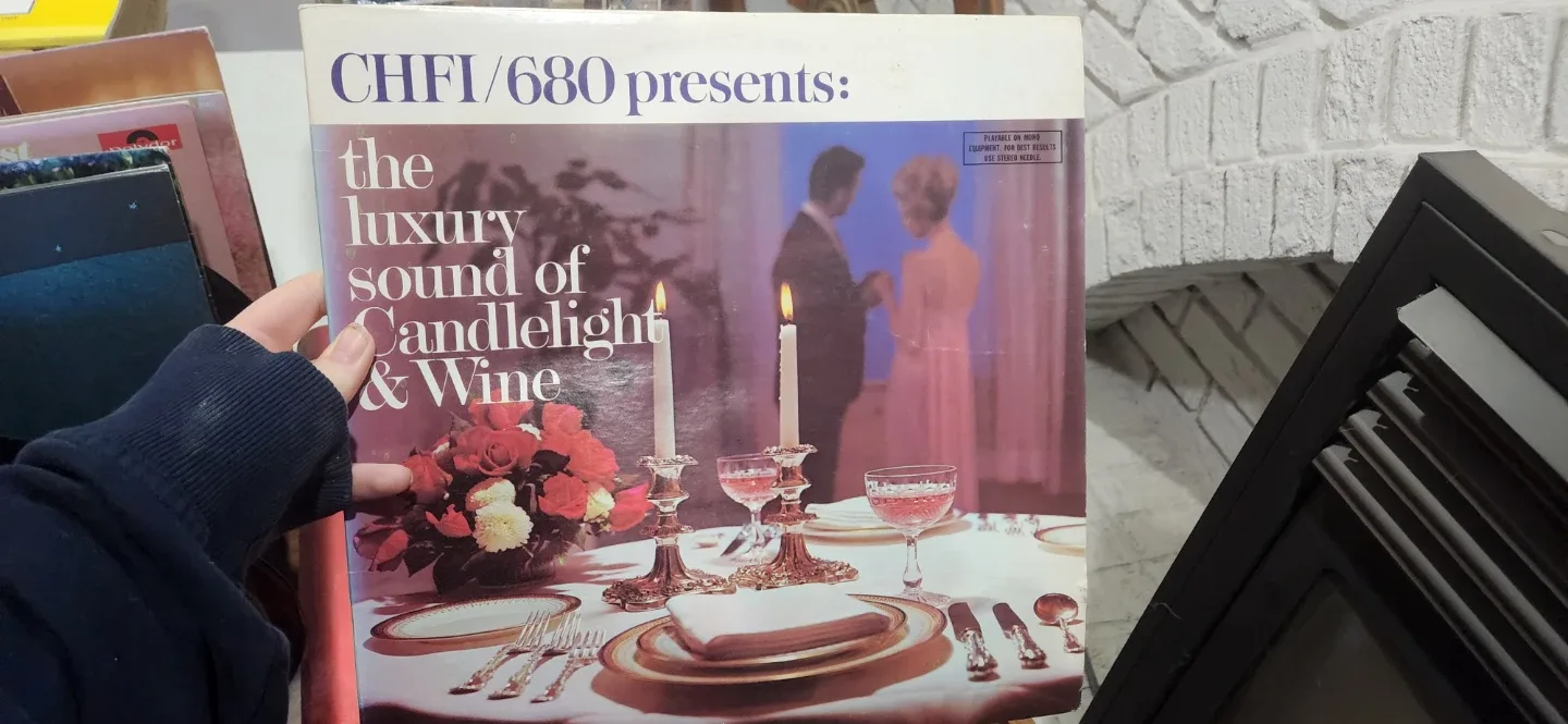 Ford Mustang Record Player & Vinyl Records image indicator(9)